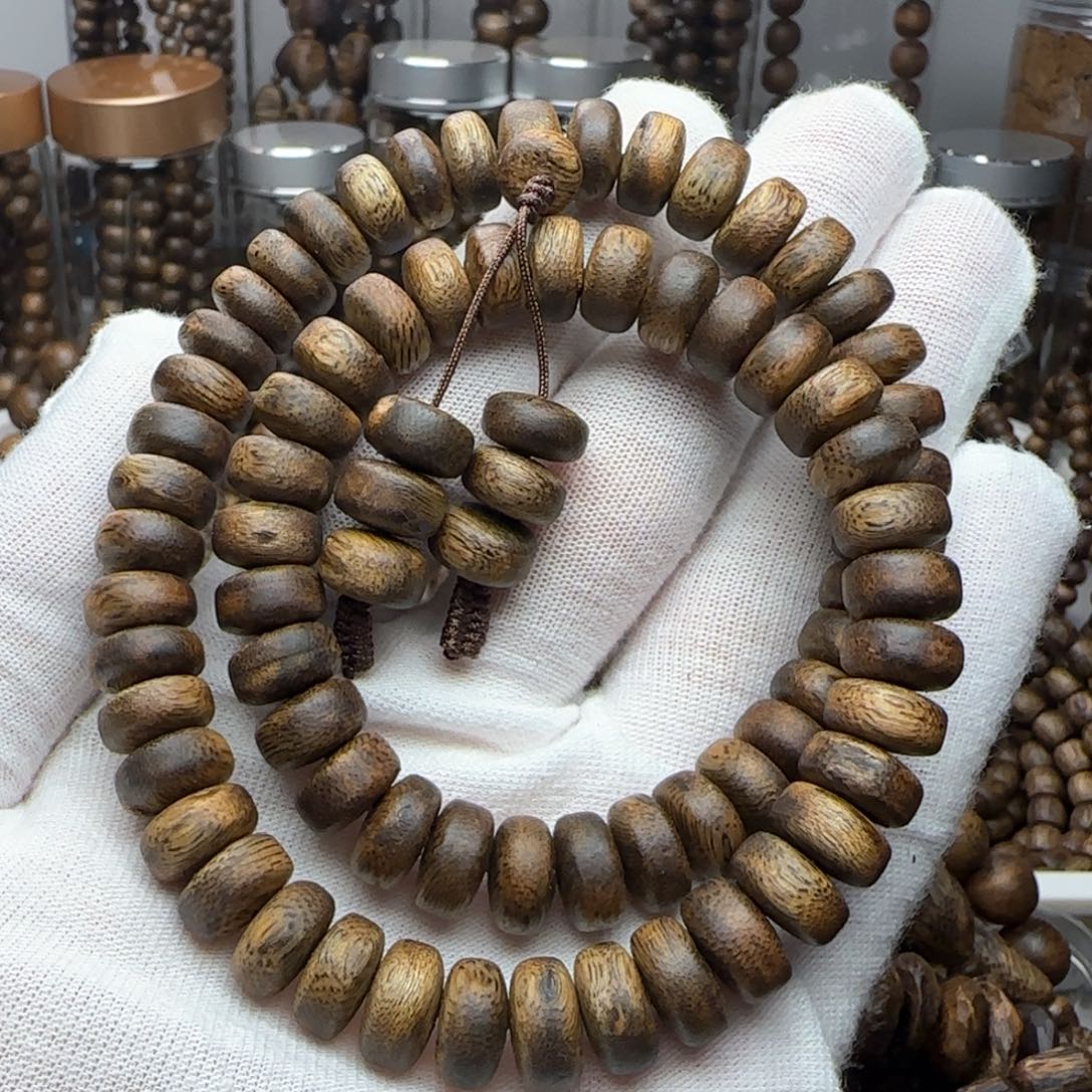 沉香手串北***楊海南白棋算盘珠双圈23.3克