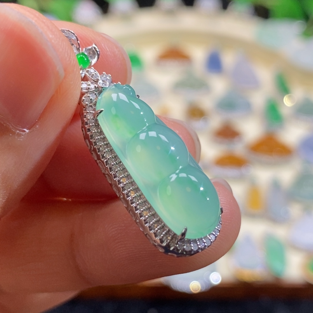 翡翠18K金镶嵌颈饰