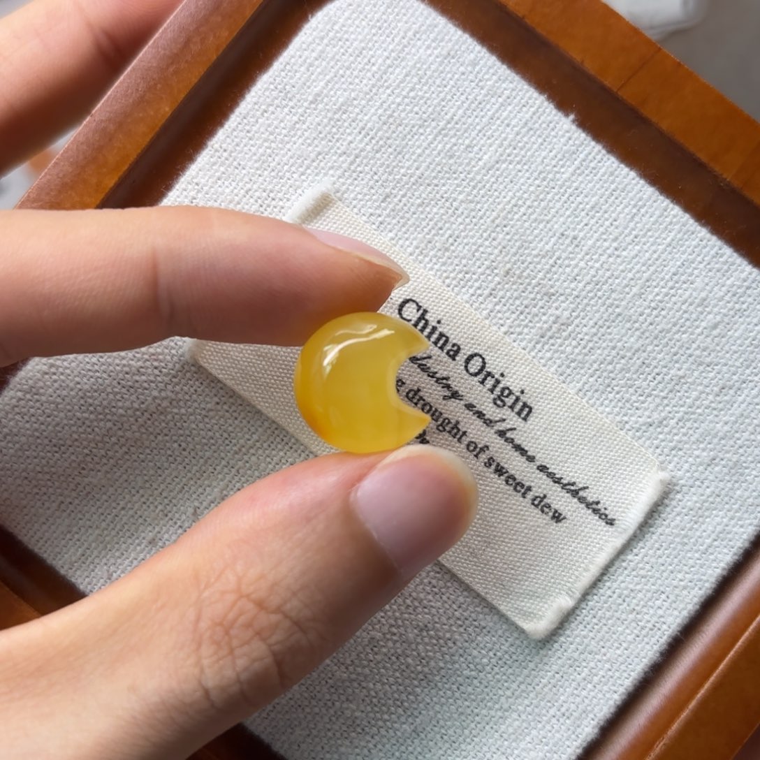 未镶嵌蜜蜡裸石月亮