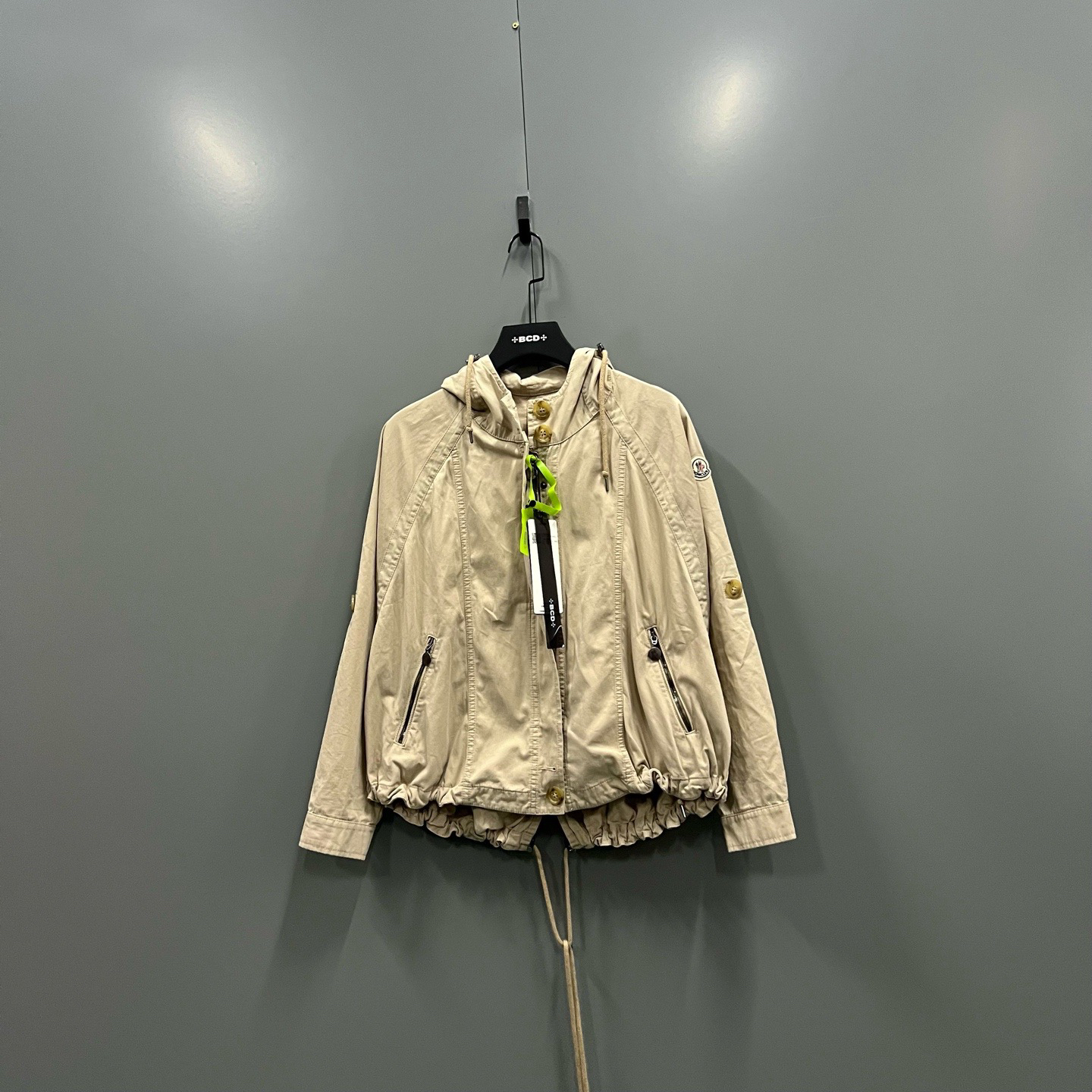 95新 MONCLER zt3 卡其色徽标连帽外套 2码/608319