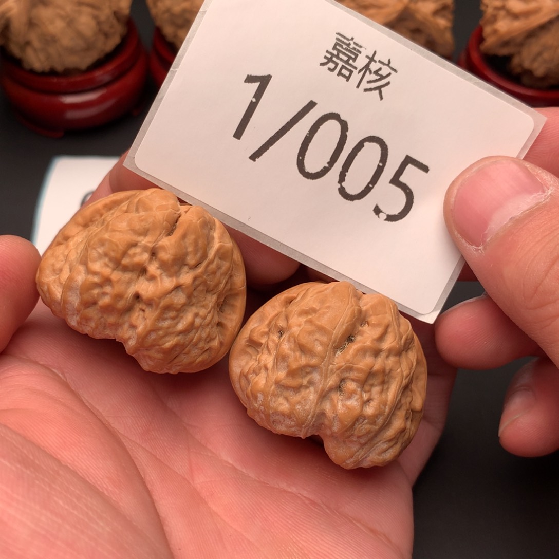 文玩核桃把件延庆四开背老树红皮蛙36