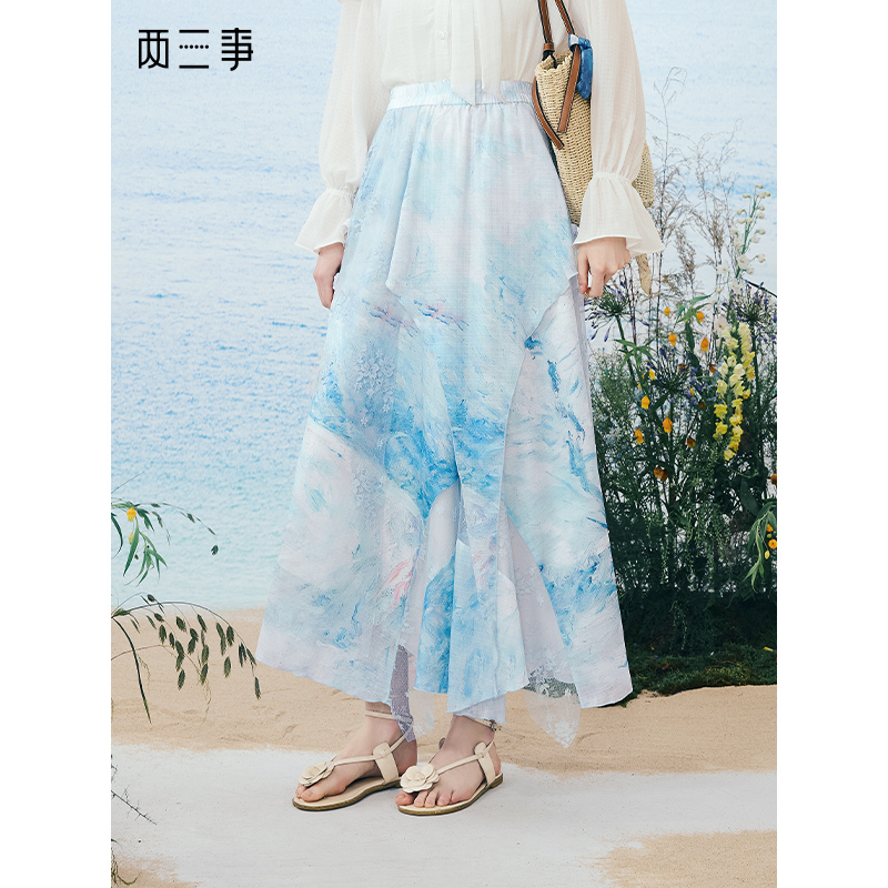 两三事沁凉海滩2025夏新款温柔风蕾丝拼接印花高腰半身裙飘逸长裙