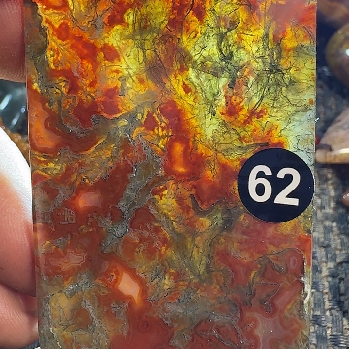 李***发玛瑙/玉髓未镶嵌颈饰