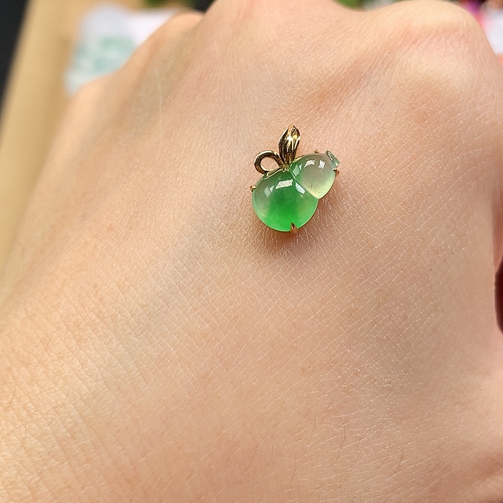 翡翠吊坠(不含链)18K金镶嵌葫芦