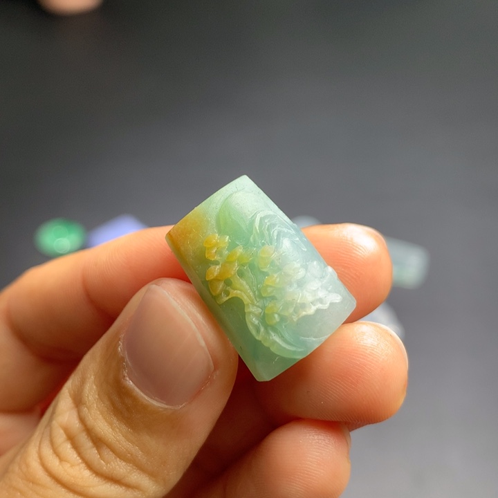 定制翡翠未镶嵌山水