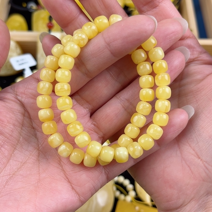 琥珀珠宝奇石未镶嵌琥珀，多样性发其一