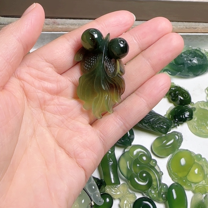 未镶嵌蛇纹石玉颈饰