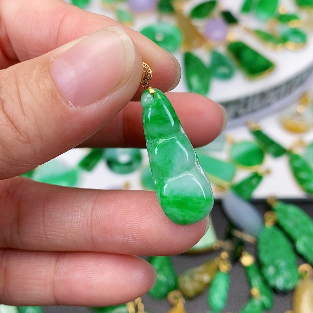 翡翠吊坠(不含链)18K金镶嵌