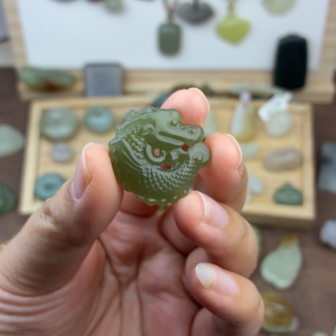 和田玉未镶嵌颈饰