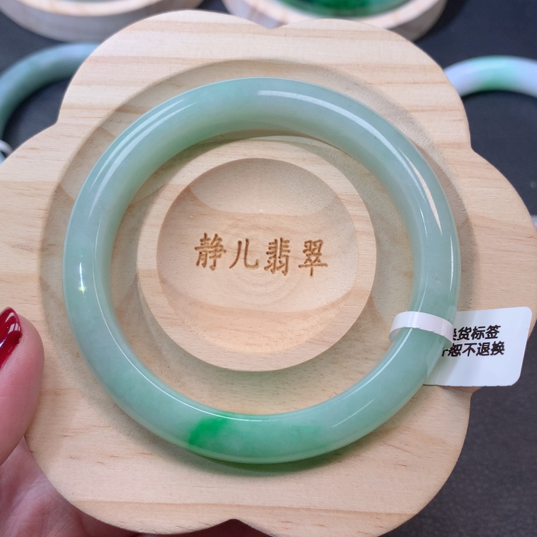 翡翠手镯未镶嵌57圈口