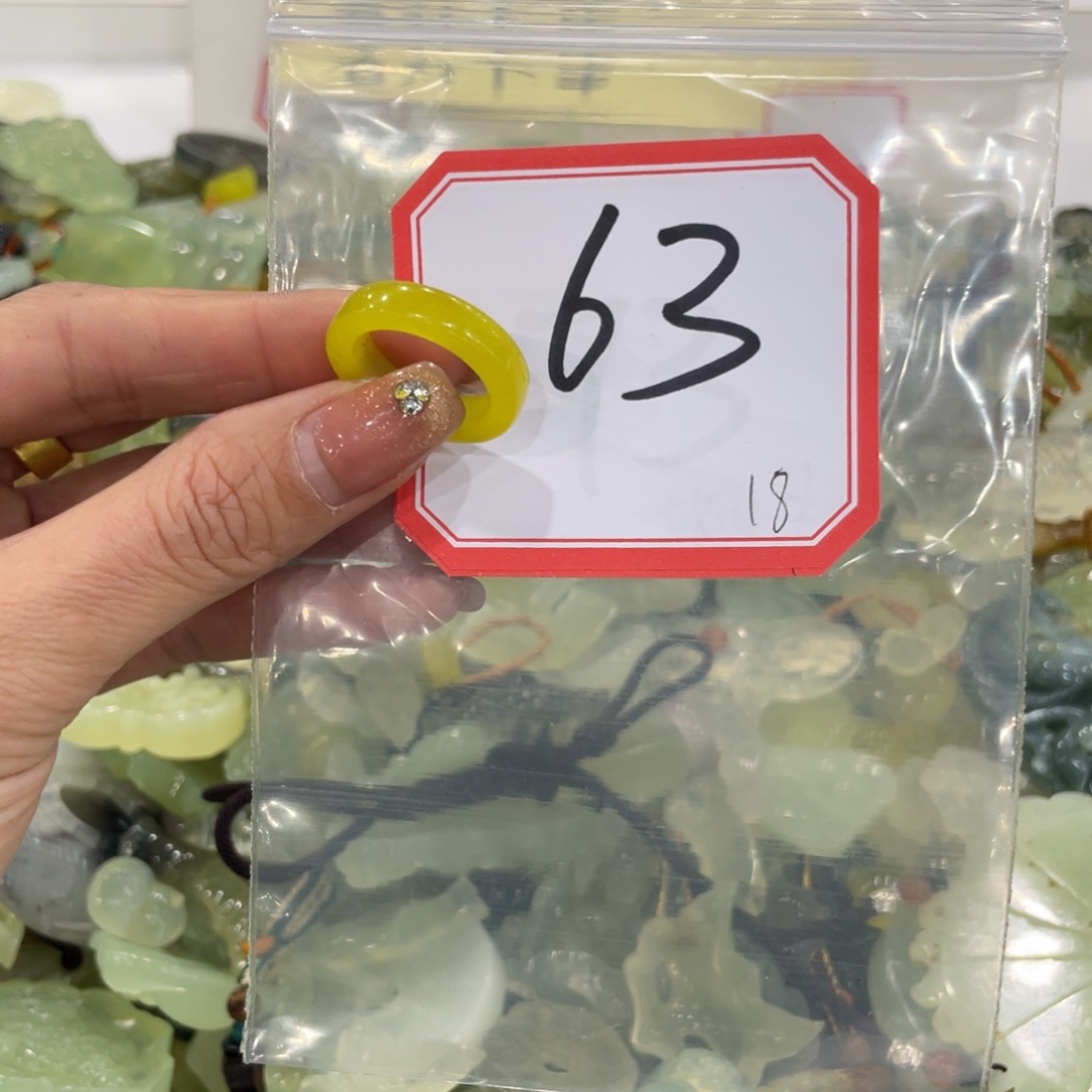 蛇纹石玉颈饰合金