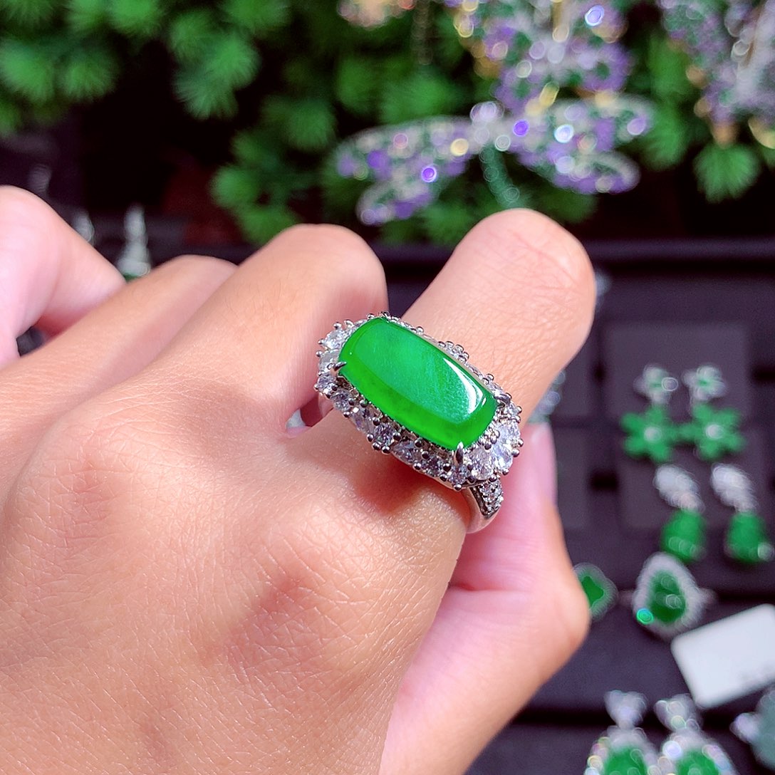 颈饰未镶嵌翡翠天然