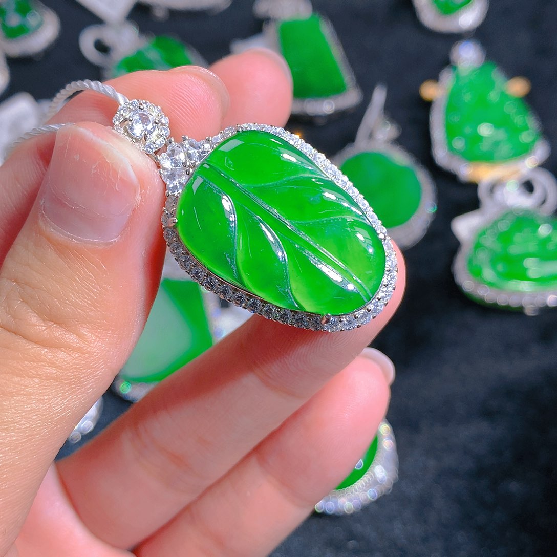 翡翠颈饰银S925镶嵌吊坠