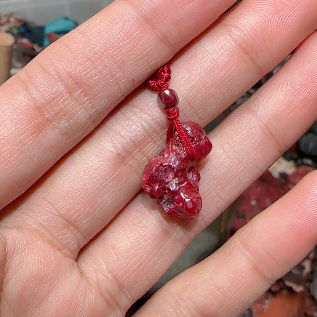 天然辰砂狗头砂吊坠24