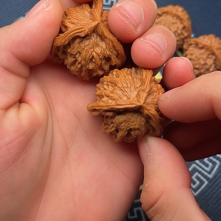 你***。吊坠文玩核桃       