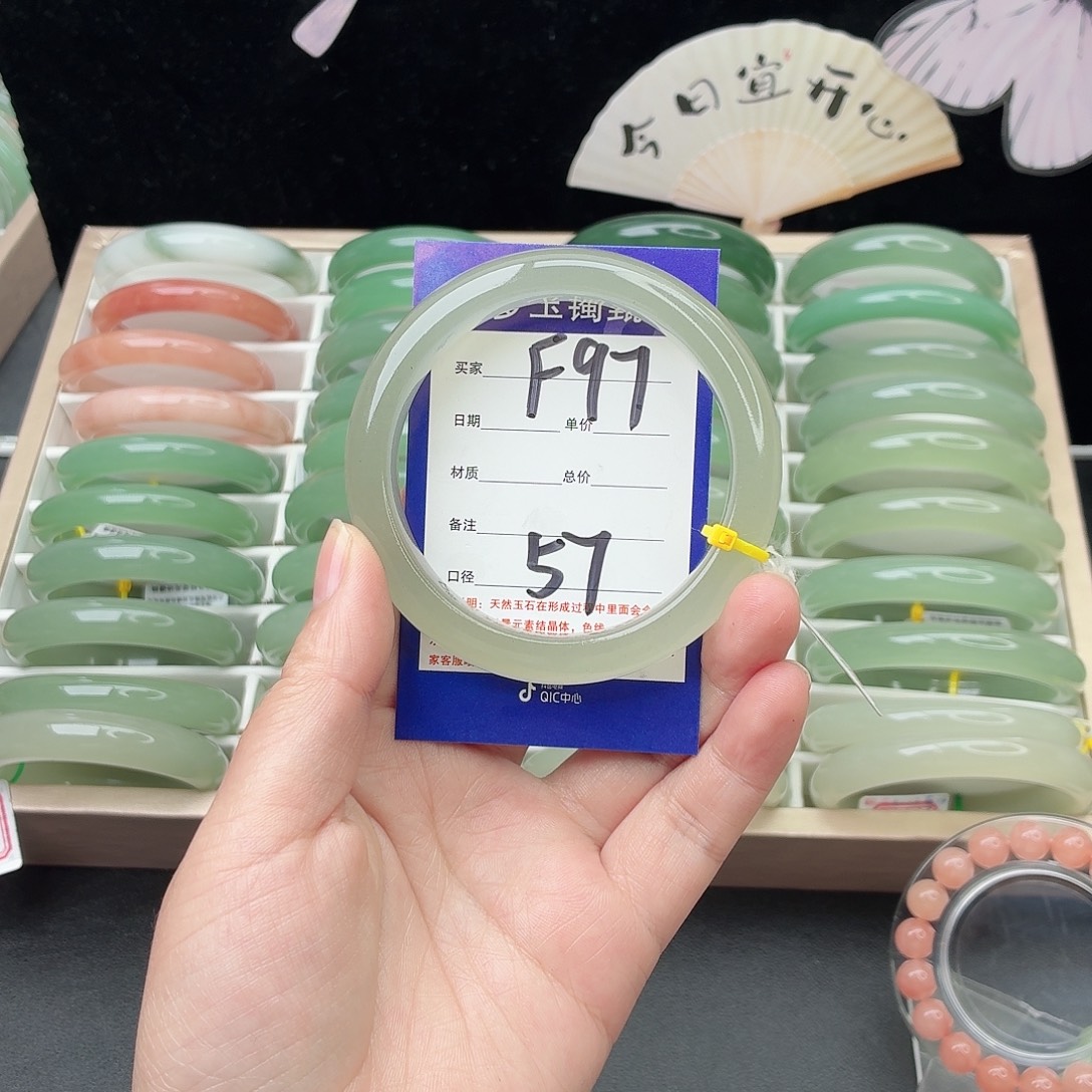 石英质玉未镶嵌手镯
