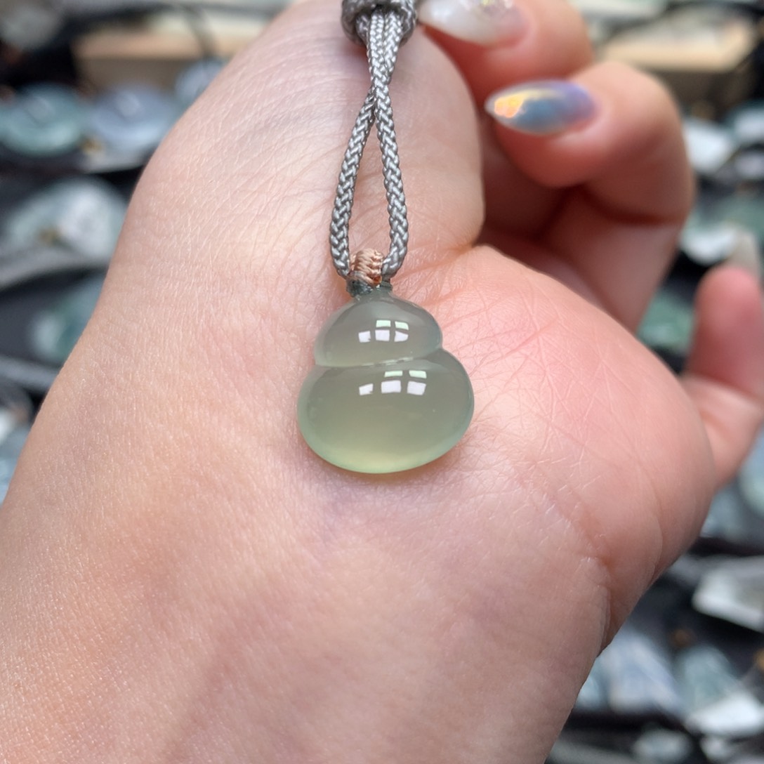 翡翠颈饰未镶嵌葫芦