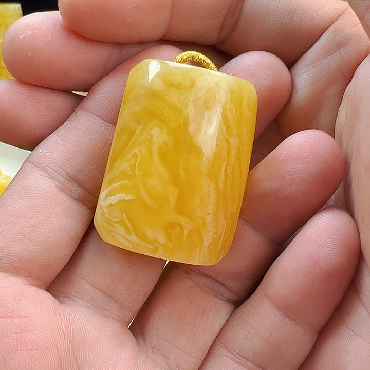 未镶嵌蜜蜡珠宝奇石史*比蜜蜡吊坠