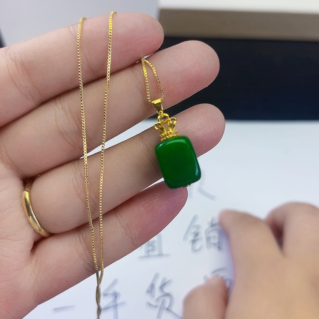 翡翠未镶嵌耳饰吊坠