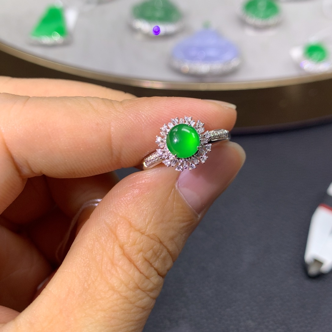 翡翠戒指18K金镶嵌翡翠