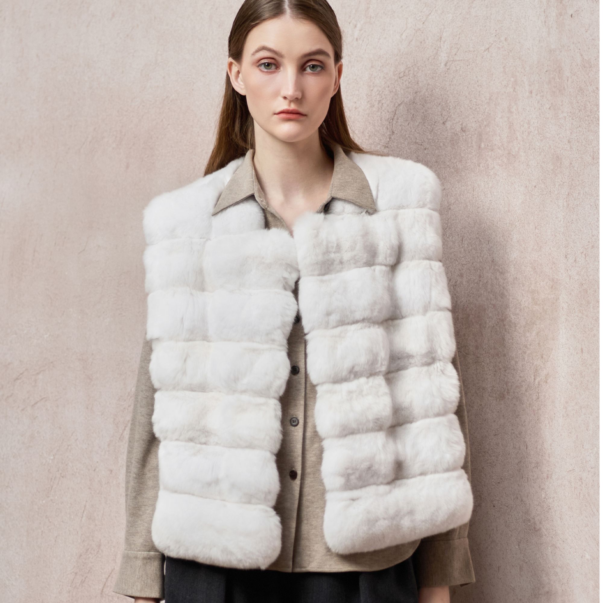 lolo皮草 CCA6791 稀有白色青紫蓝圆领龙猫马甲简约百搭皮草外套