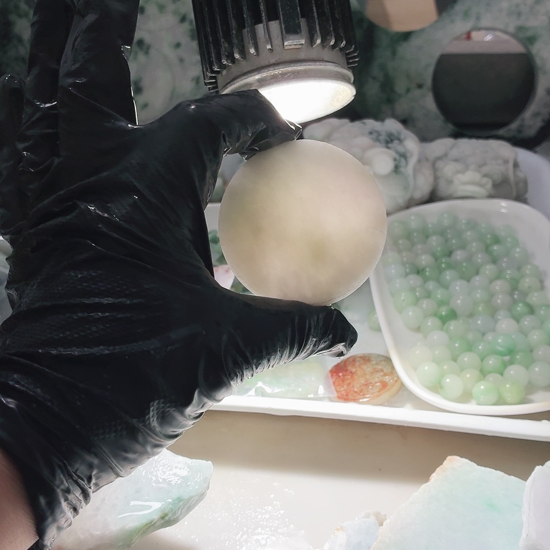 翡翠未镶嵌颈饰边角料