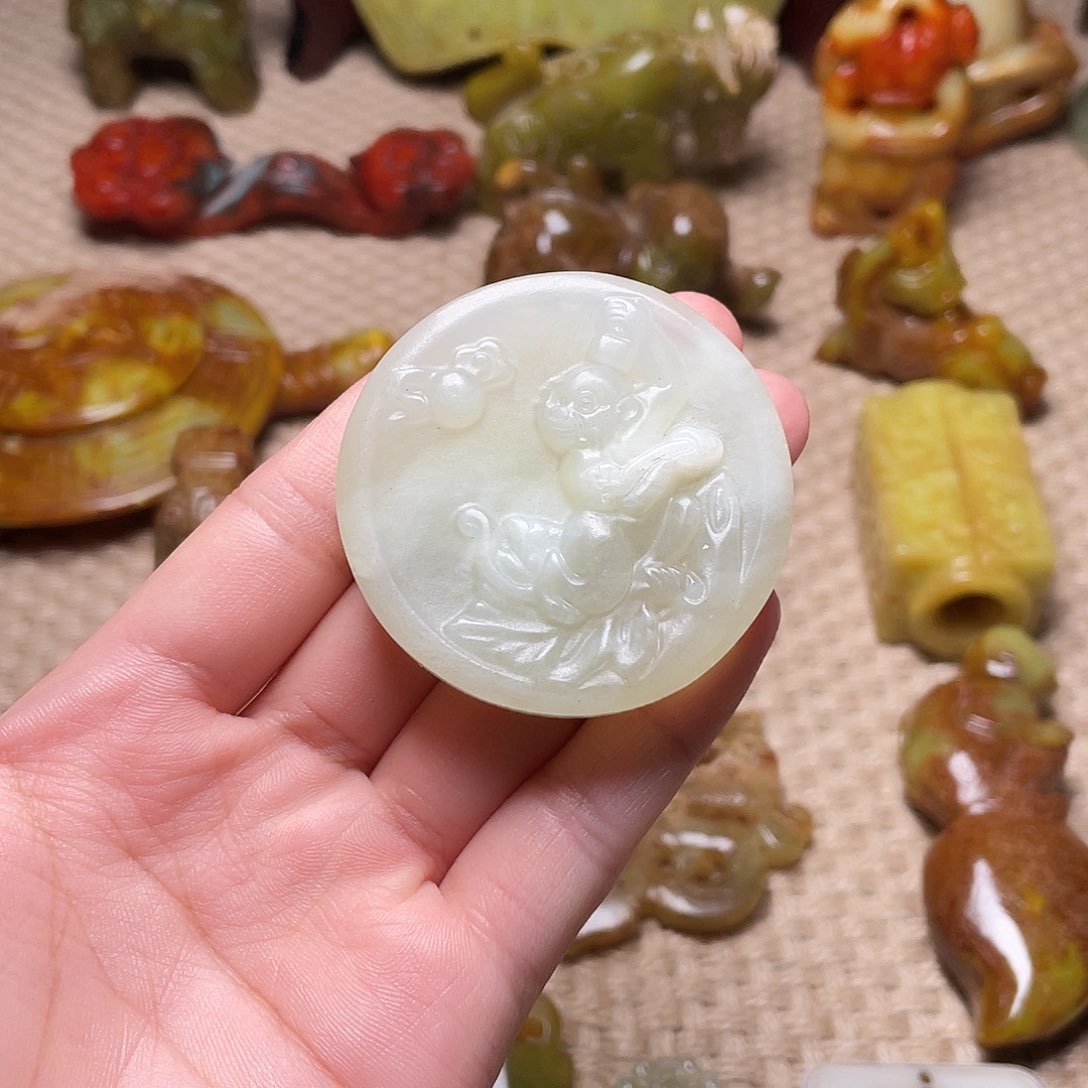 蛇纹石玉未镶嵌颈饰