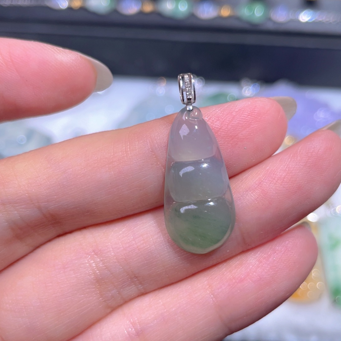 颈饰18K金镶嵌翡翠翡翠