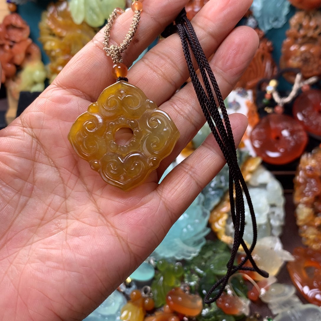 蛇纹石玉挂坠未镶嵌