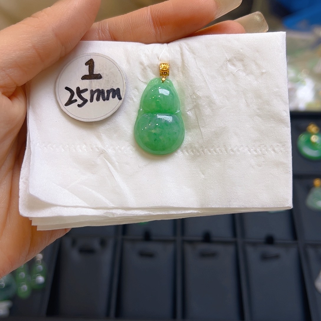 翡翠颈饰18K金镶嵌翡翠