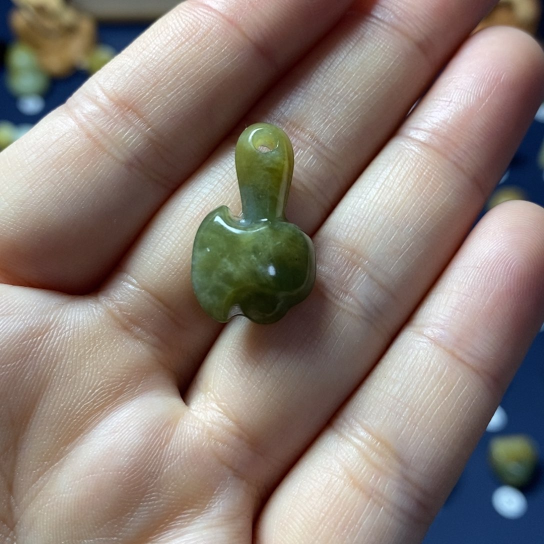 【闪购商品】蛇纹石玉配珠未镶嵌