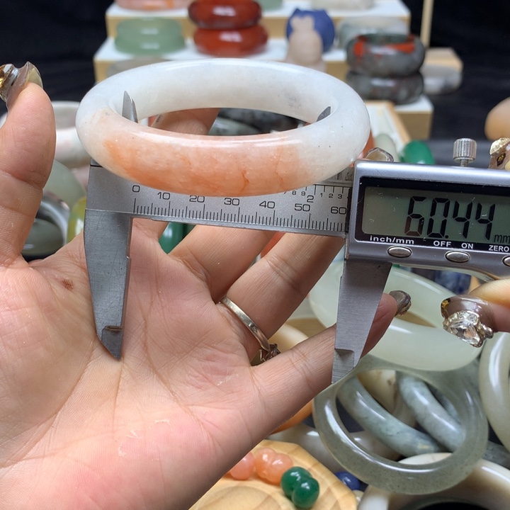 未镶嵌手镯石英质玉
