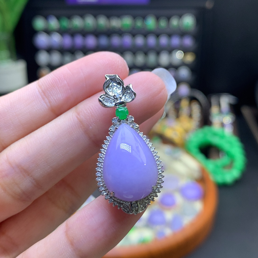 翡翠18K金镶嵌颈饰