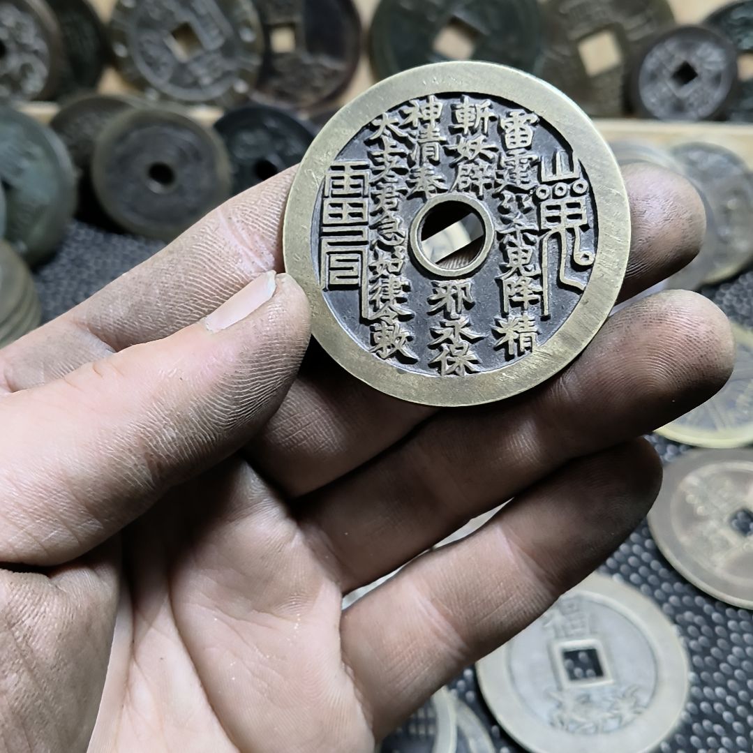 如**水翻砂铸造现代工艺品
