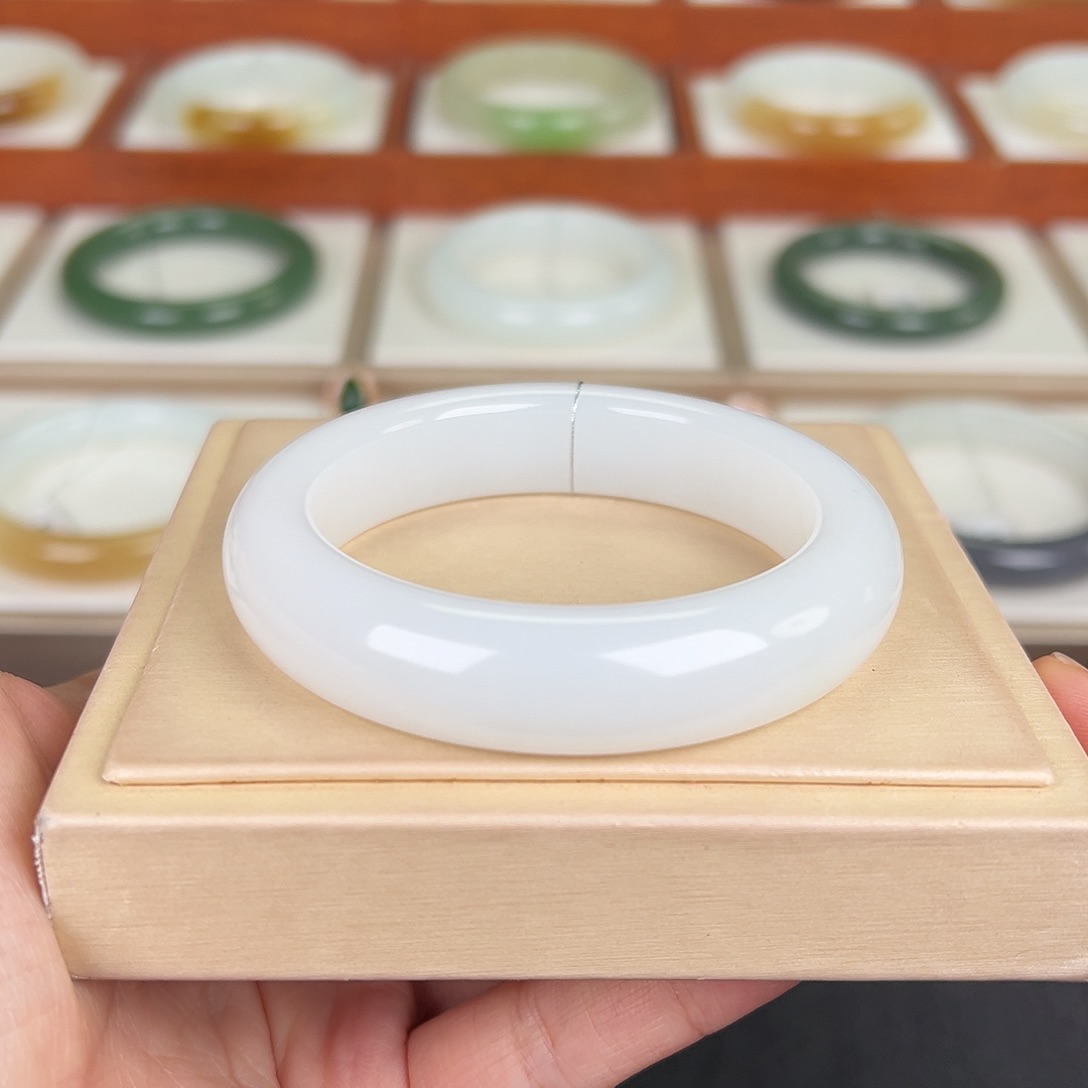 和田玉未镶嵌手镯白镯