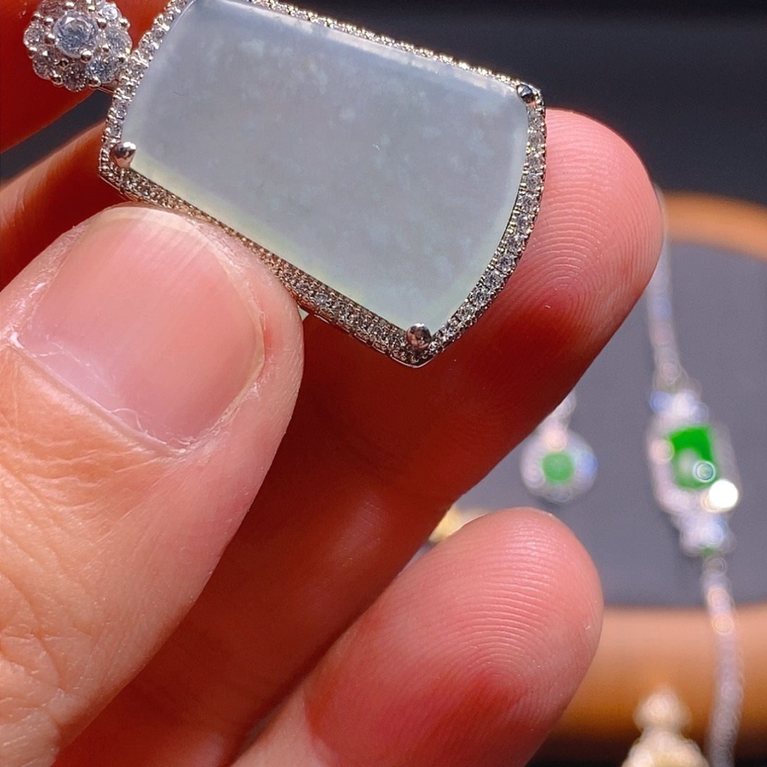 翡翠吊坠(不含链)未镶嵌