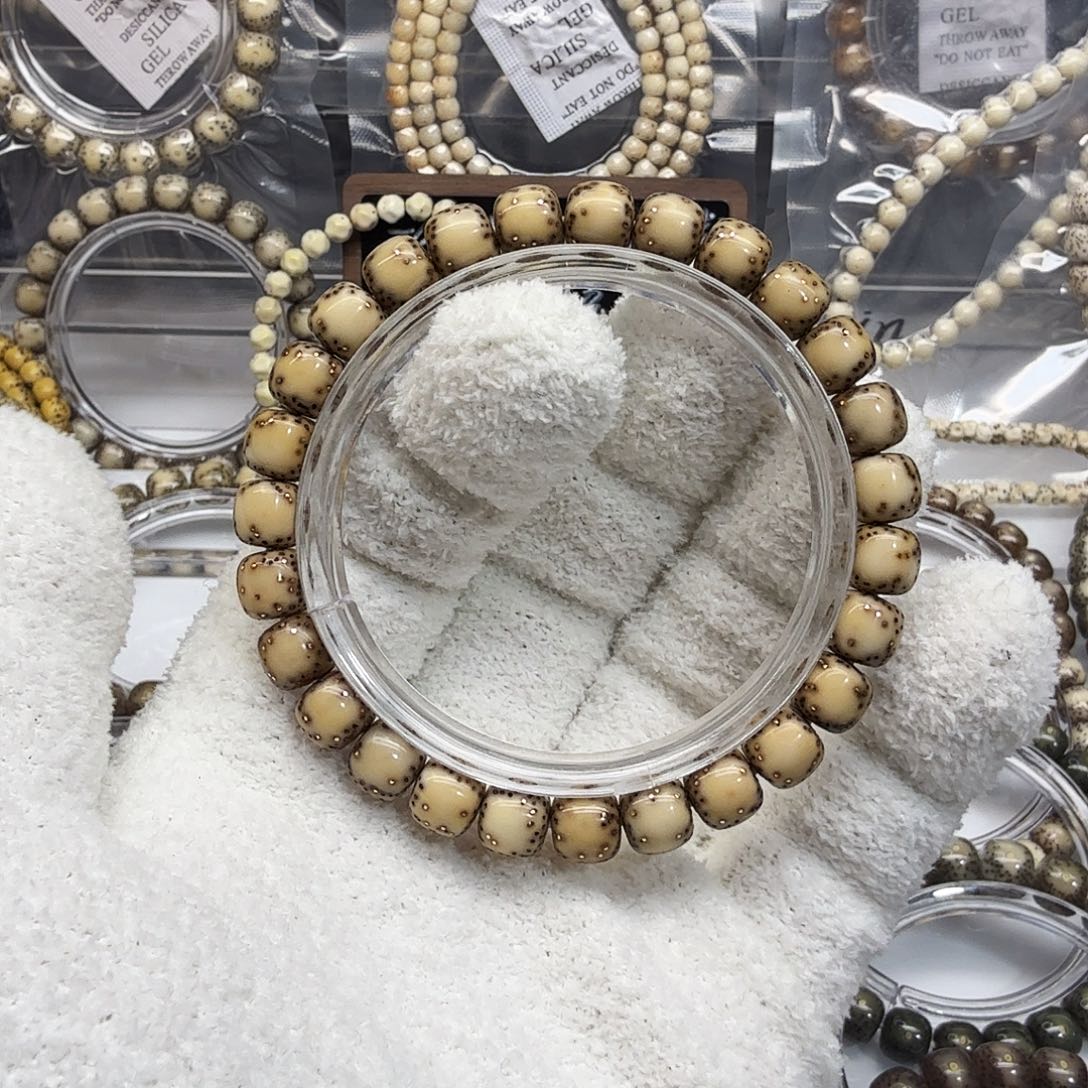 覃***贱吊坠星月菩提8.5福利