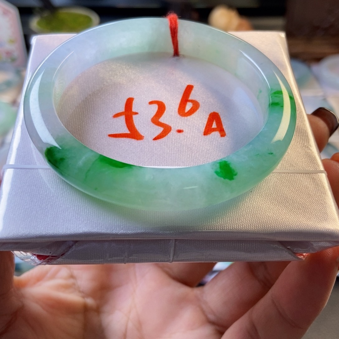 翡翠未镶嵌手镯10冰透阳绿翠