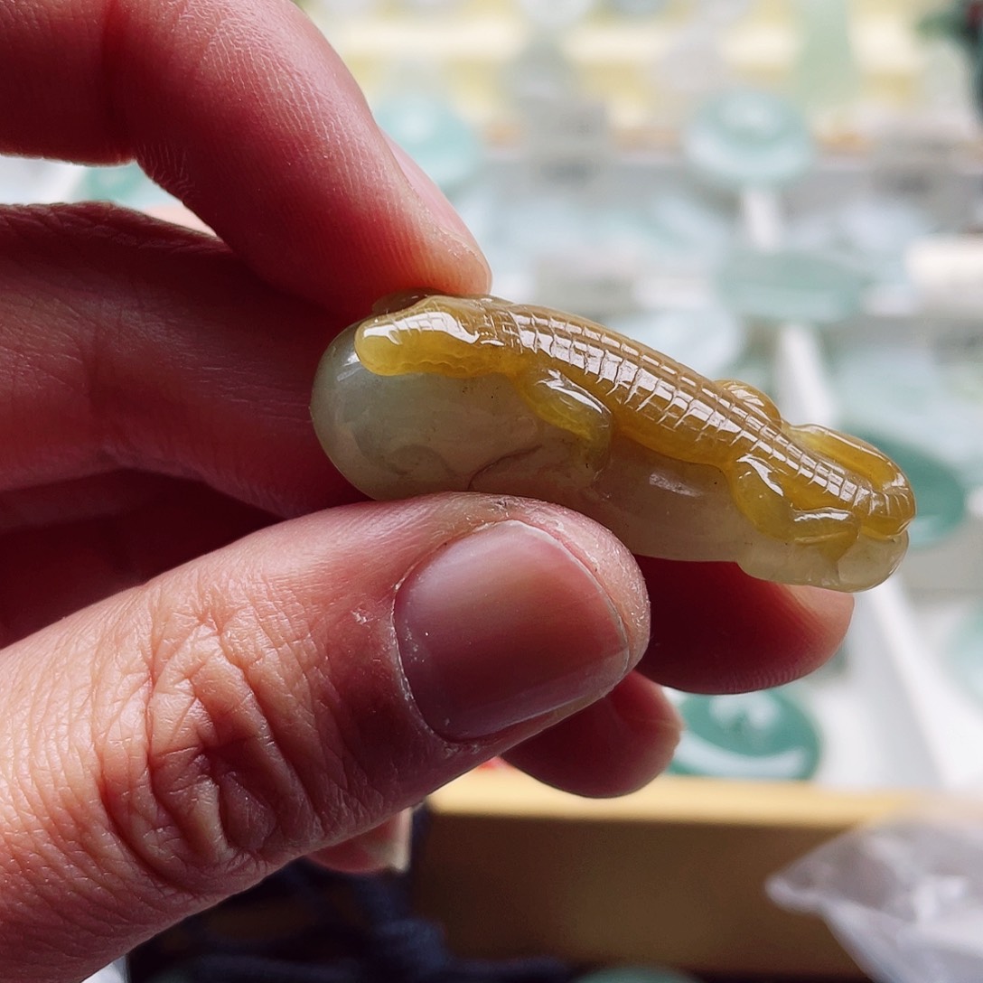 翡翠颈饰未镶嵌天然翡翠