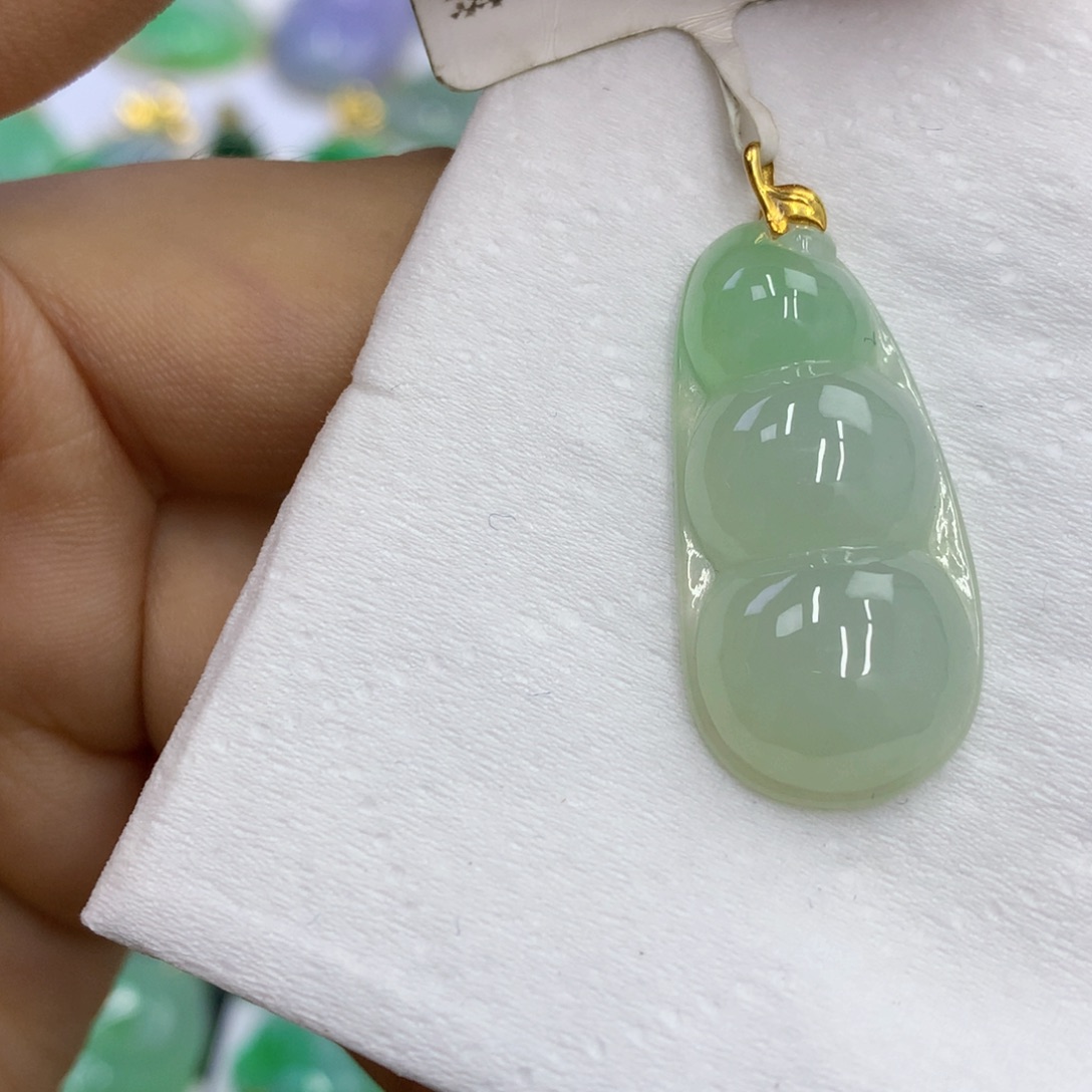 翡翠18K金镶嵌颈饰翡翠