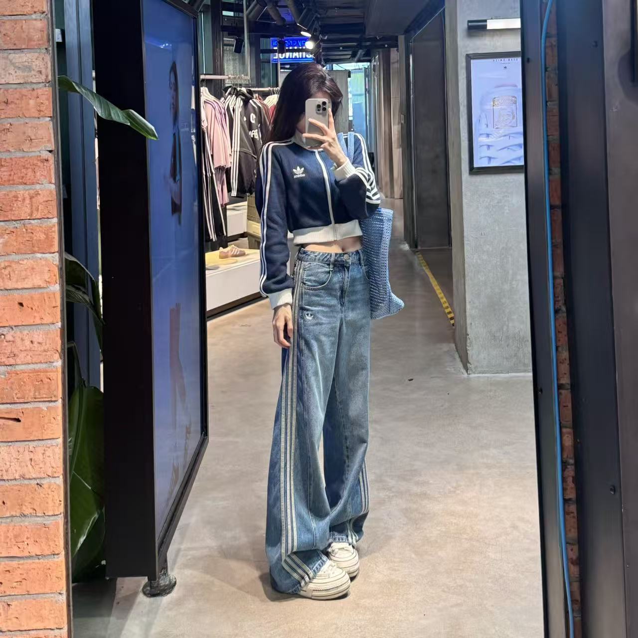  adidas三叶草 宋雨琦同款 欧若风牛仔阔腿运动弯刀裤JN0726