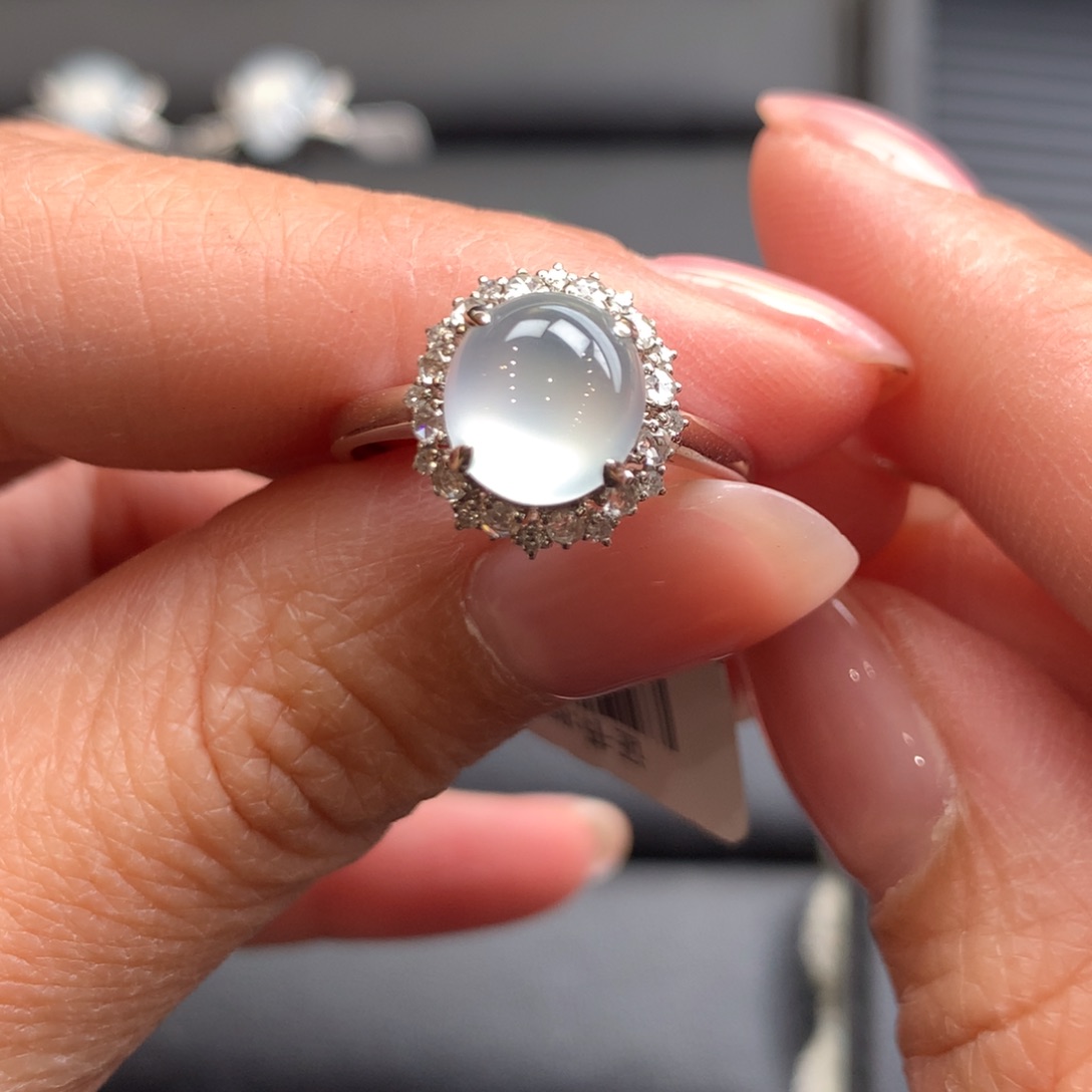 翡翠18K金镶嵌颈饰翡翠