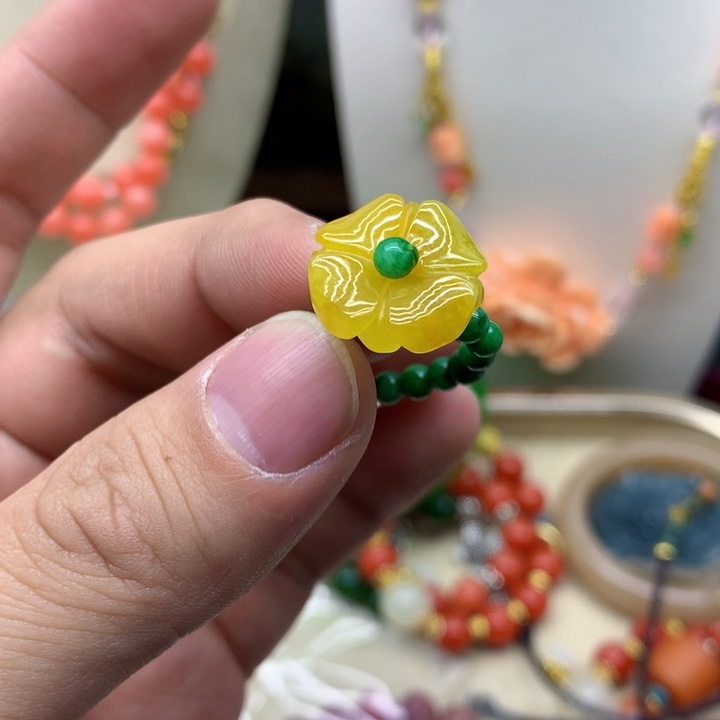 翡翠颈饰未镶嵌吊坠规格