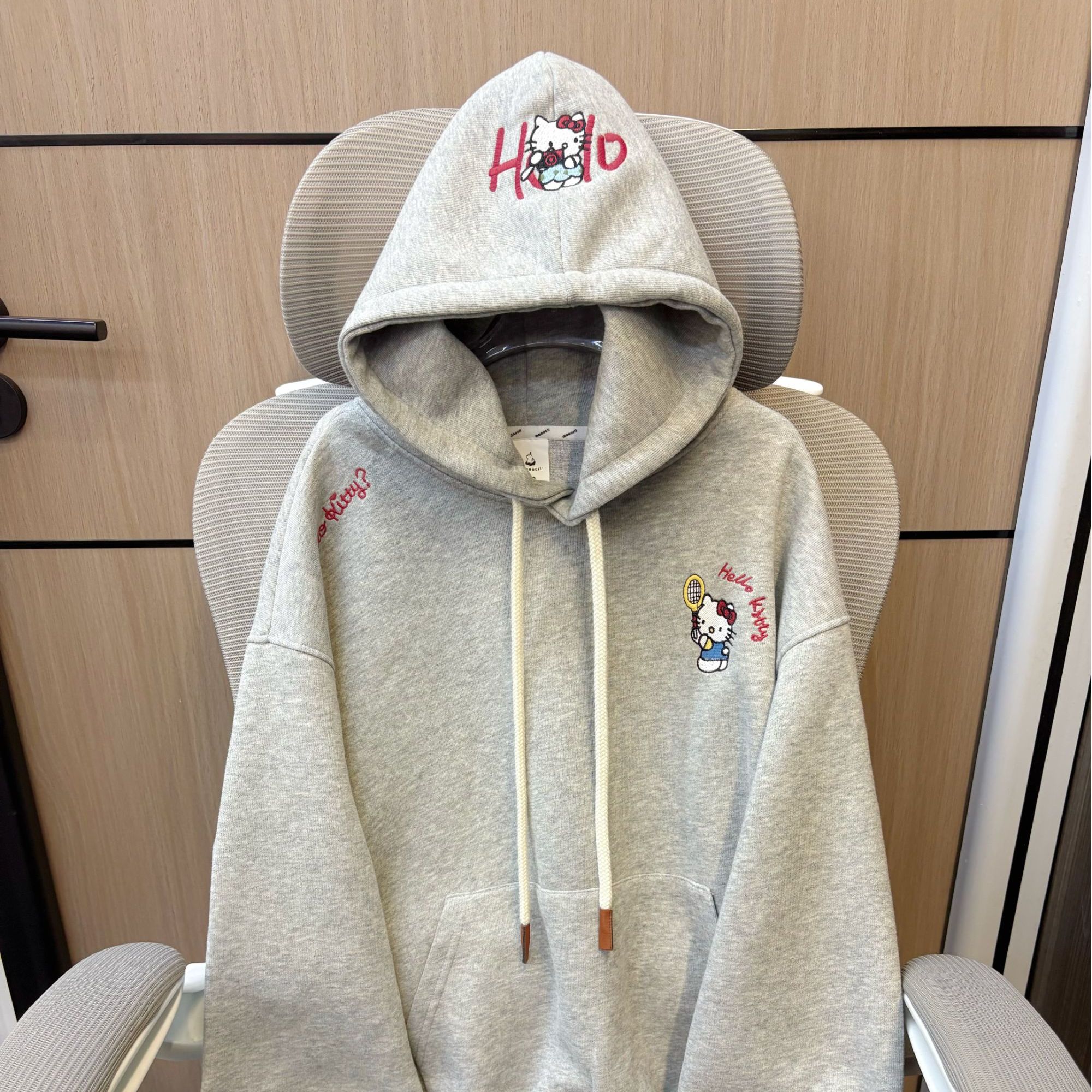 【现货】2025秋韩范潮流运动凯蒂刺绣女童连帽卫衣 D773 773 B