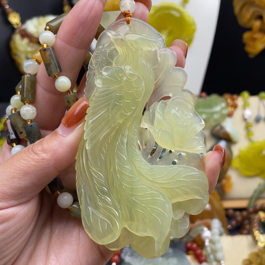 未镶嵌蛇纹石玉颈饰