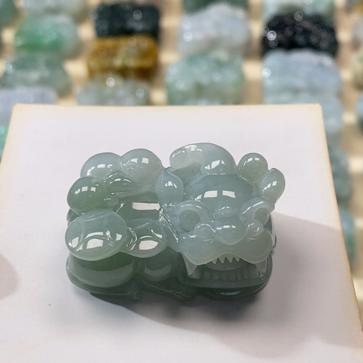 翡翠颈饰未镶嵌开***?天然翡翠貔貅吊坠