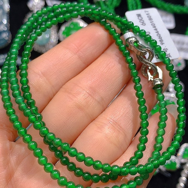 翡翠颈饰未镶嵌翡翠