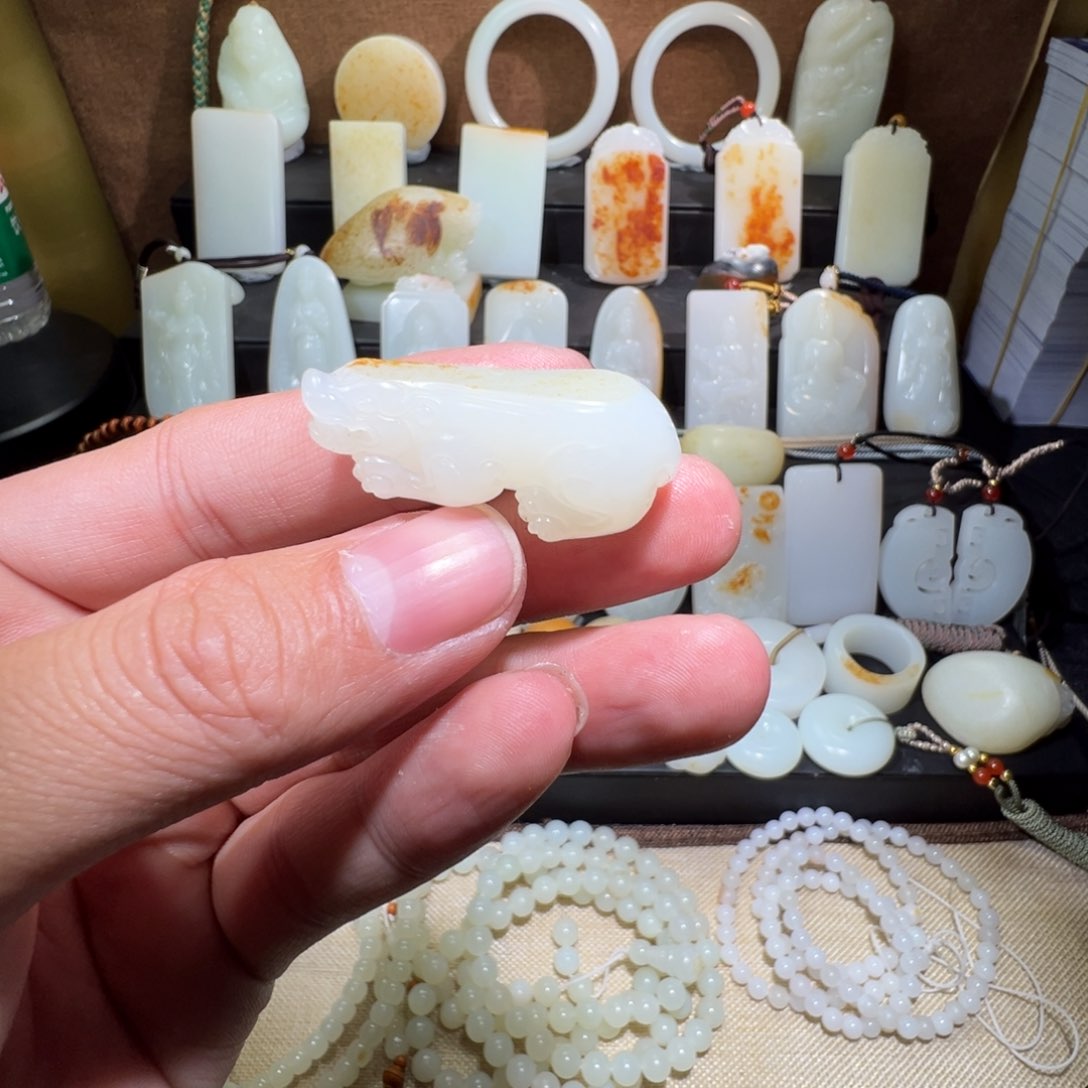 和田玉吊坠(不含链)未镶嵌格*