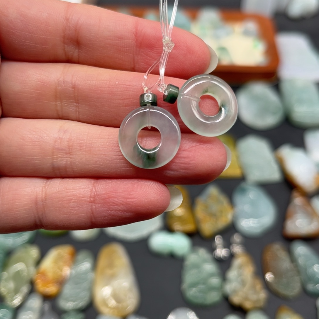 翡翠未镶嵌颈饰甜甜圈