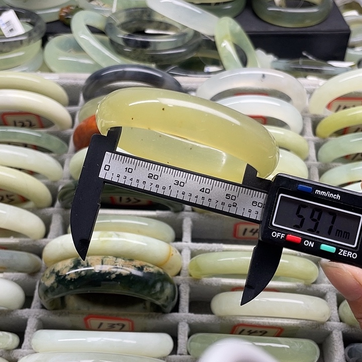 蛇纹石玉未镶嵌手镯146